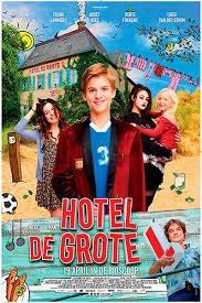 Фантастический семейный отель (2017)